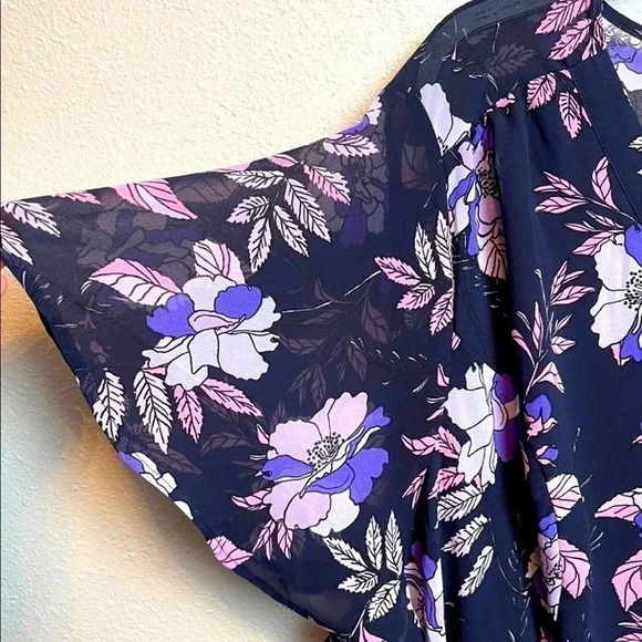 NWT’S. Lane Bryant Floral Babydoll Top Blouse. Short flutter sleeves. - Picture 3 of 9